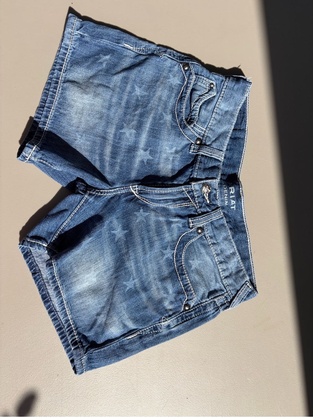 Ariat Light Blue Denim Boyfriend Jean Shorts Stars All Over 28R